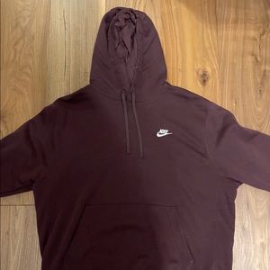 BURGUNDY NIKE SPORTSWEAR HOODIE SIZE X-LARGE